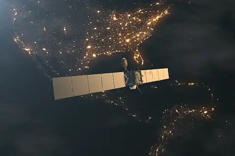 Un satélite de Hispasat sobrevuela la Tierra