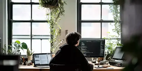 El papel de los juniors en la era de la IA: Perspectivas, desafíos y el futuro del talento en el sector tecnológico